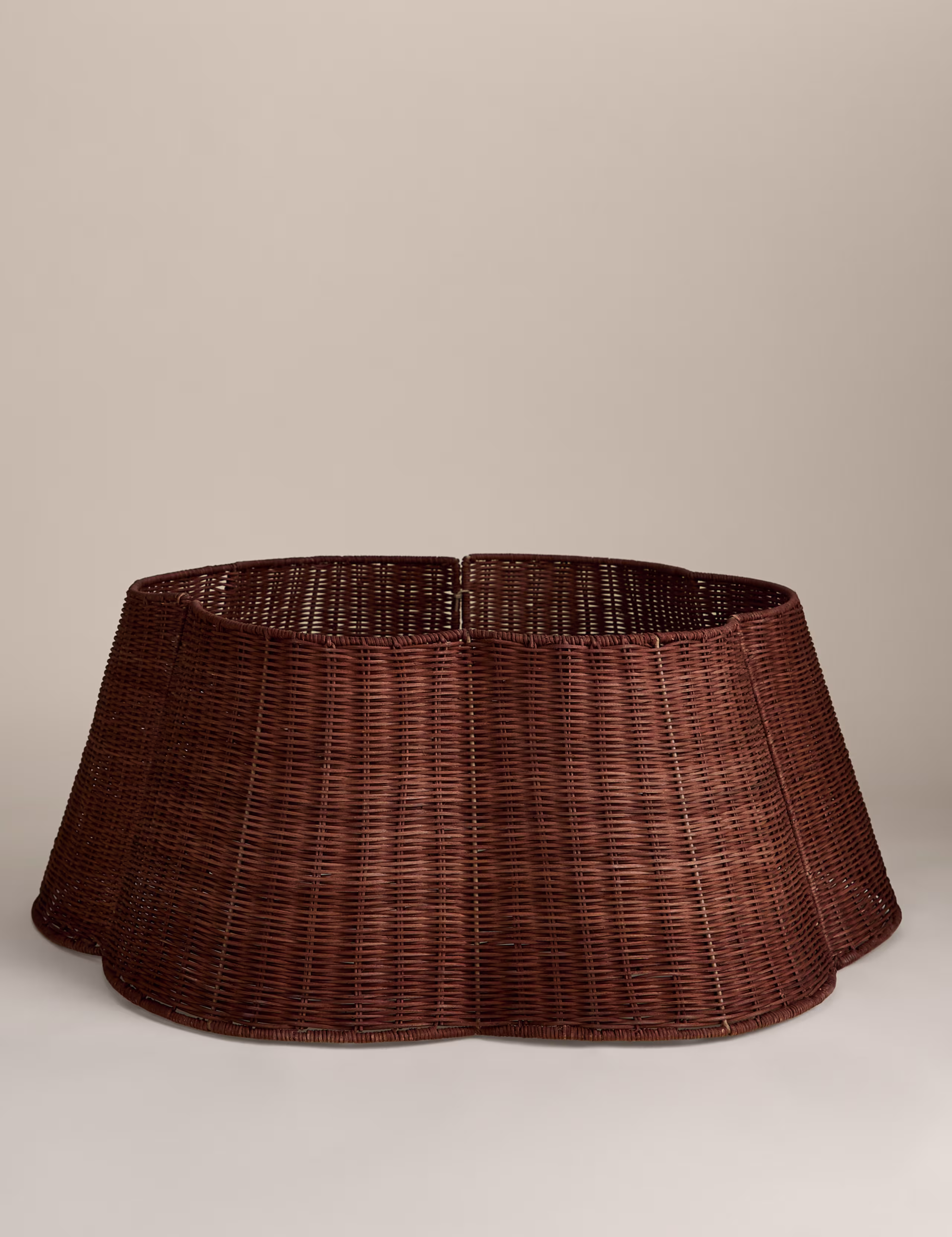 Scallop Rattan Tree Skirt